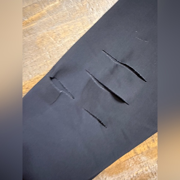 ALO Yoga Women's Ripped warrior black Leggings - Picture 9 of 12